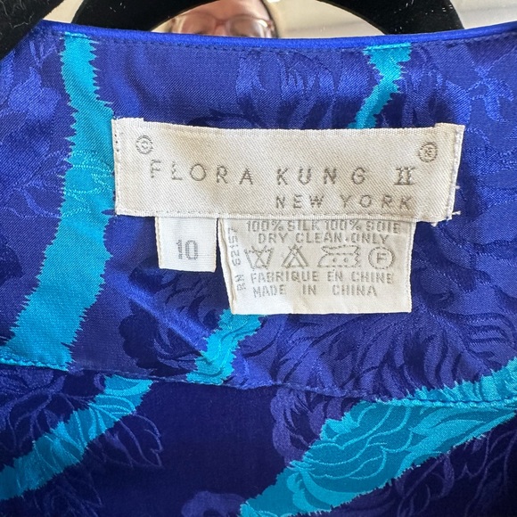 Vintage Flora Kung blue silk wrap dress - Picture 3 of 8